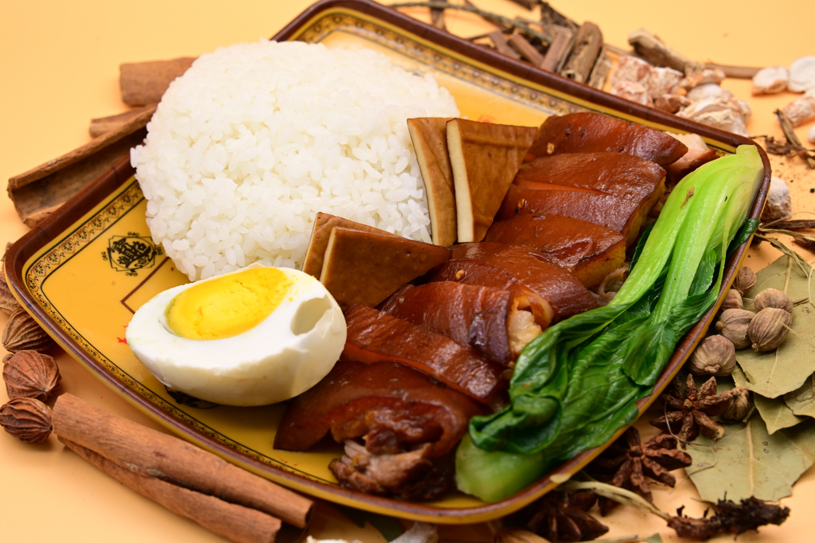 回香卤猪肘套饭