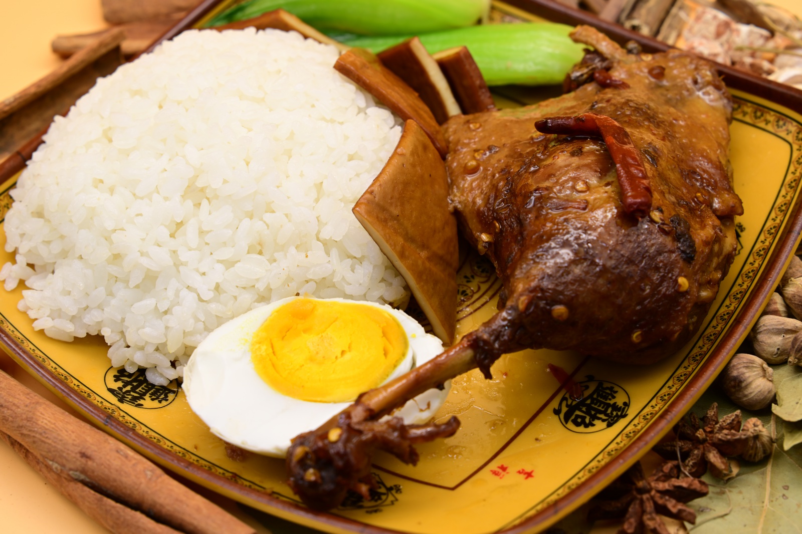 回香卤鸭腿套饭